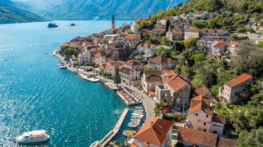 Charming Bohemian house in Perast